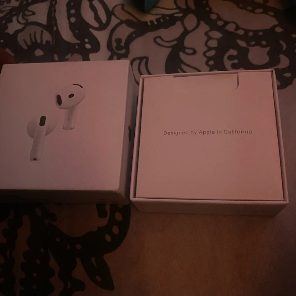 Apple AirPods Pro 4